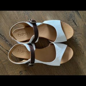 New Bueno sandals